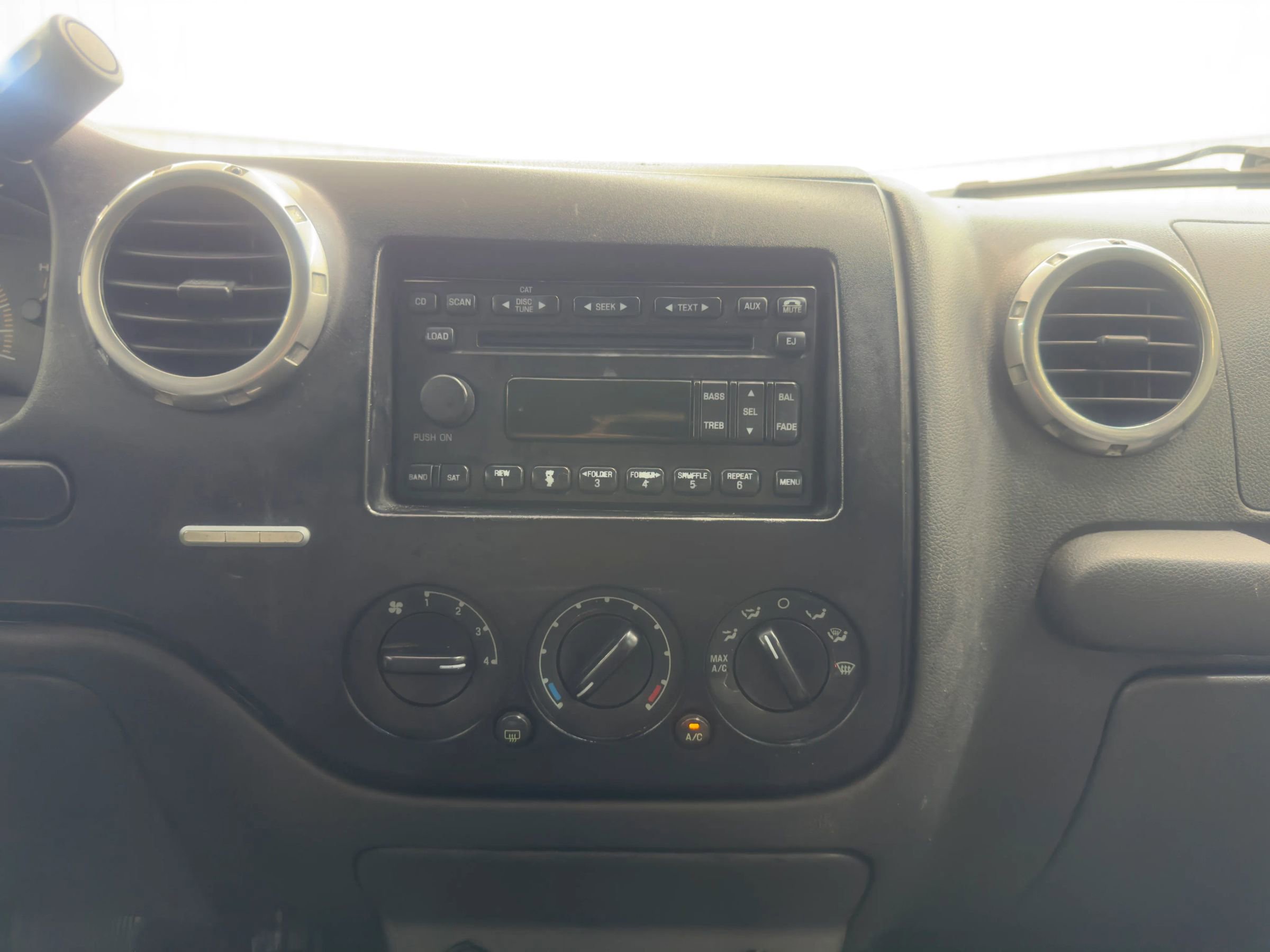 Used 2003 Ford Expedition XLT image 18