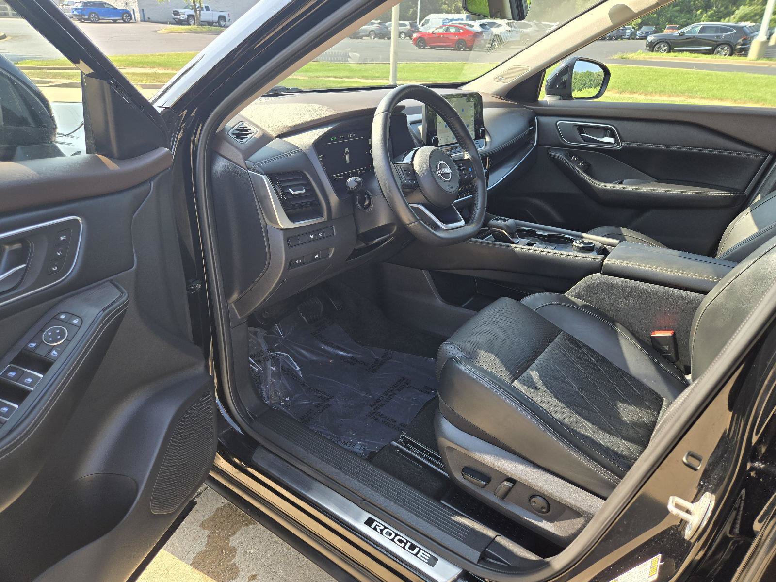 Used 2023 Nissan Rogue Platinum w/ Platinum Premium Package AWD/4WD image 12