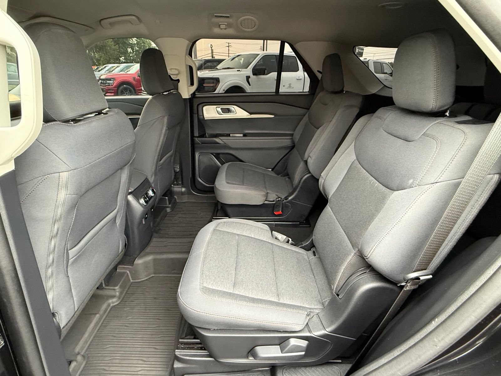 Used 2025 Ford Explorer Active AWD/4WD image 14