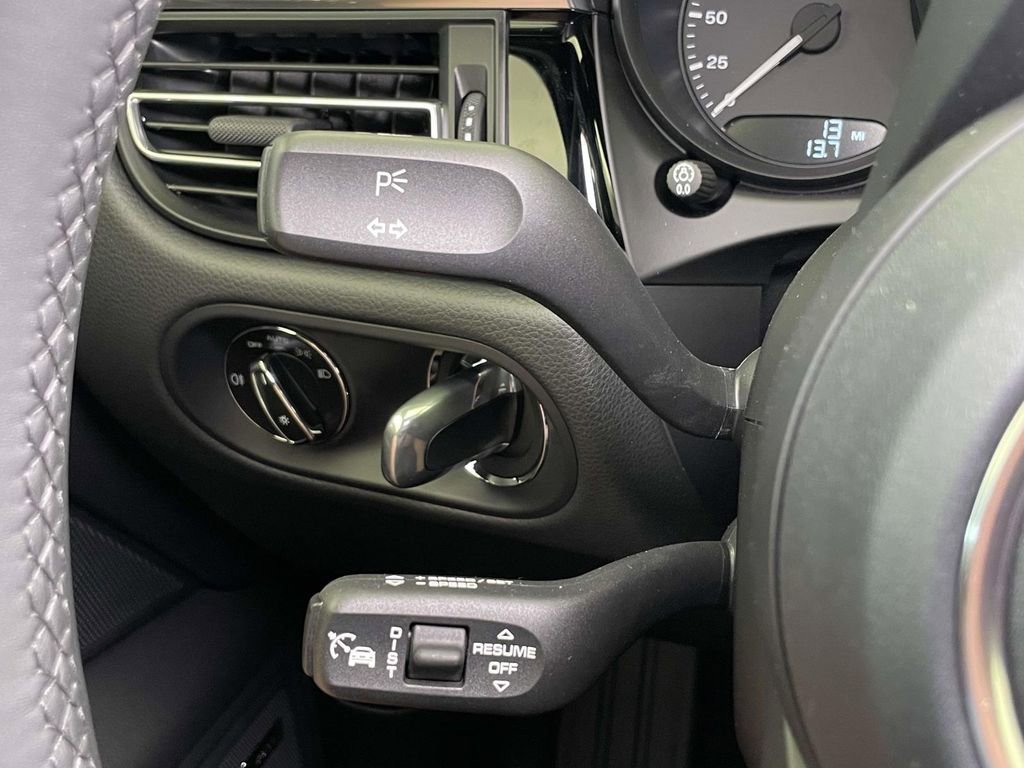 New 2025 Porsche Macan Base image 42