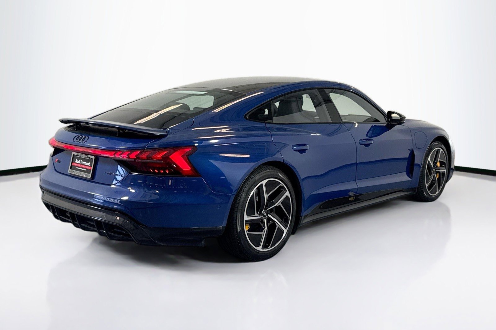 Used 2024 Audi RS e-tron GT w/ Carbon Performance Package AWD/4WD image 5