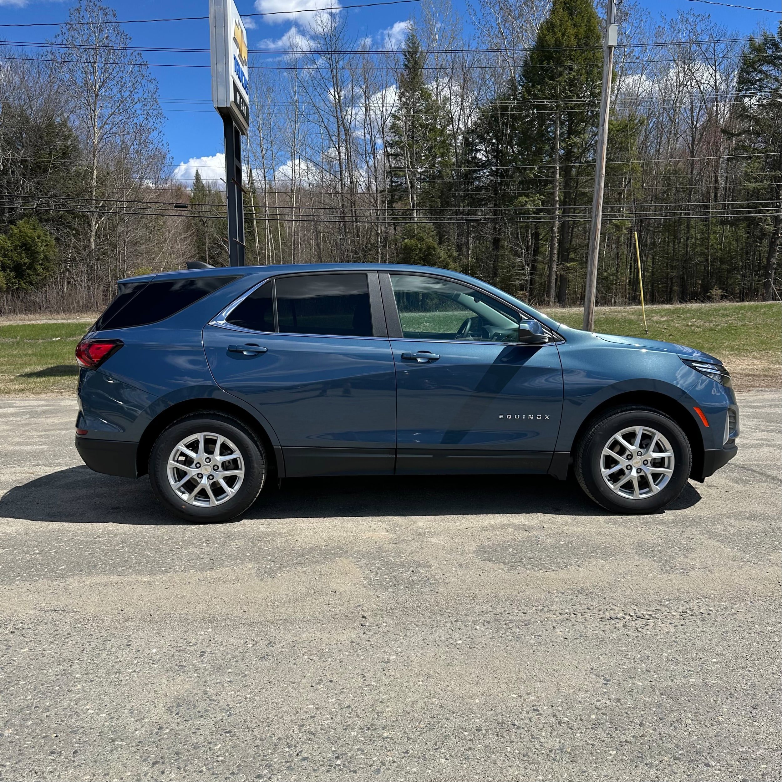 Used 2024 Chevrolet Equinox LT AWD/4WD image 2