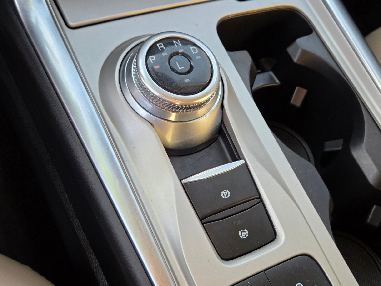 Certified 2022 Ford Explorer XLT w/ Equipment Group 202A image 24