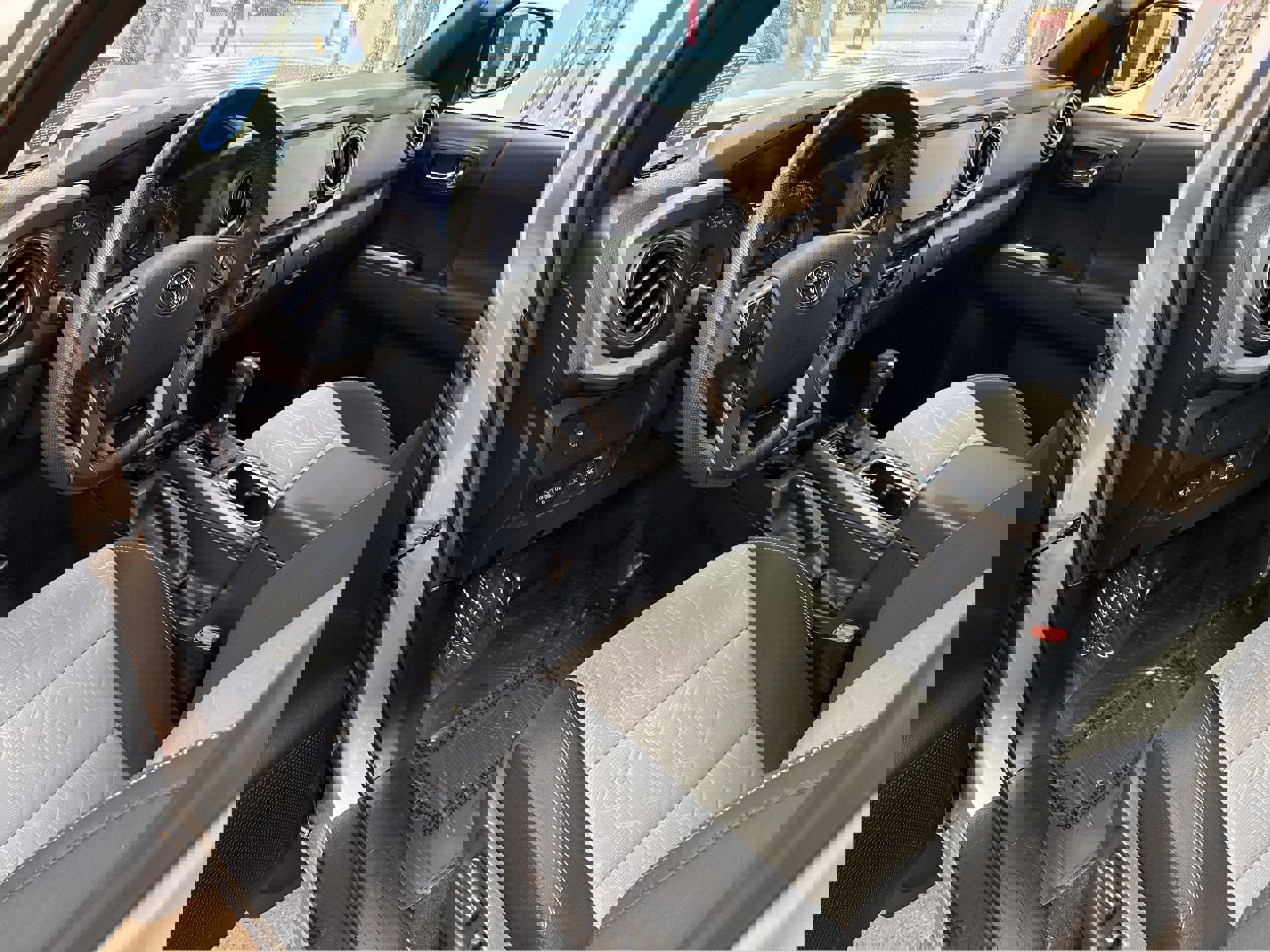 Used 2022 Toyota Tacoma TRD Off-Road AWD/4WD image 7