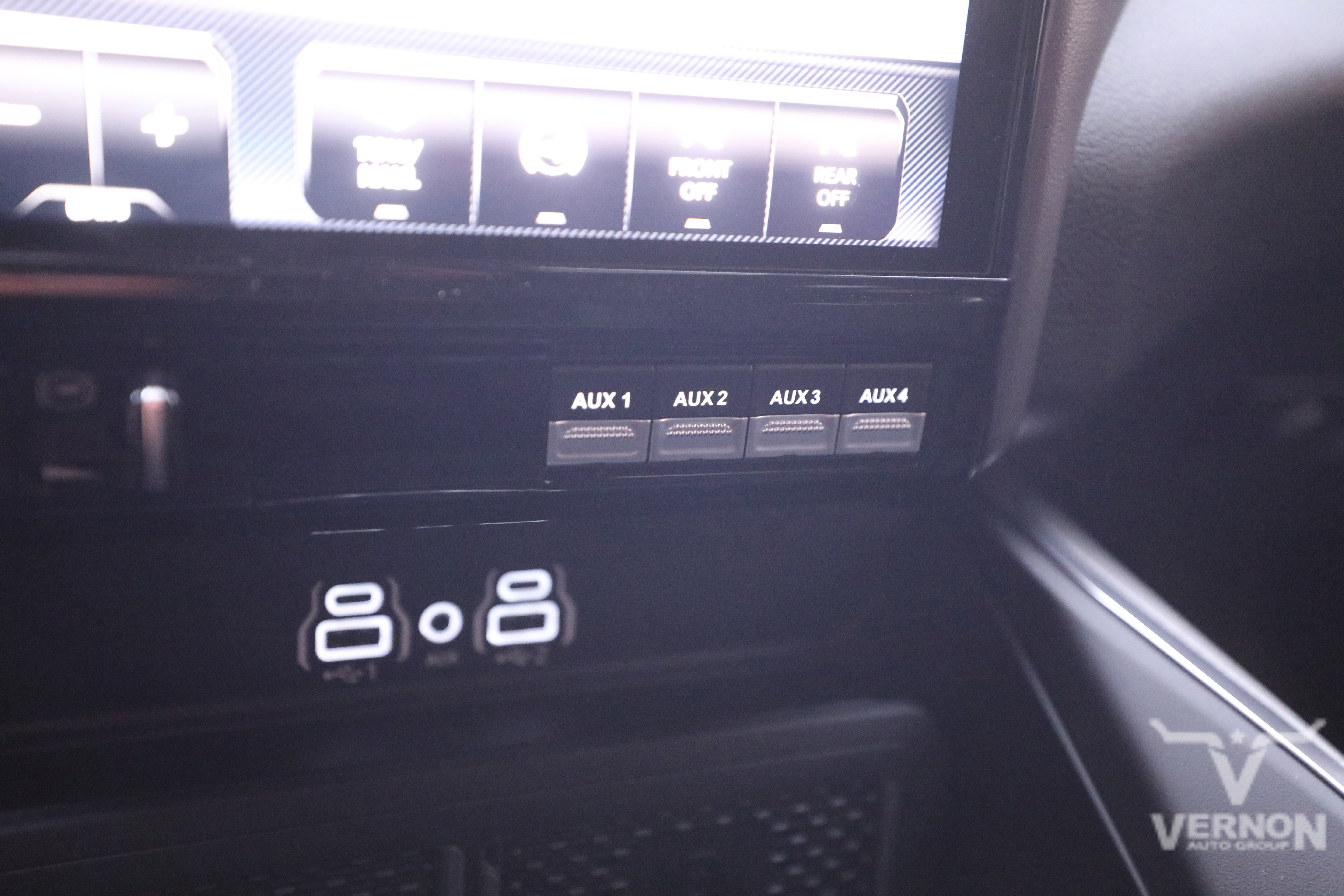 New 2025 RAM 3500 Laramie image 28