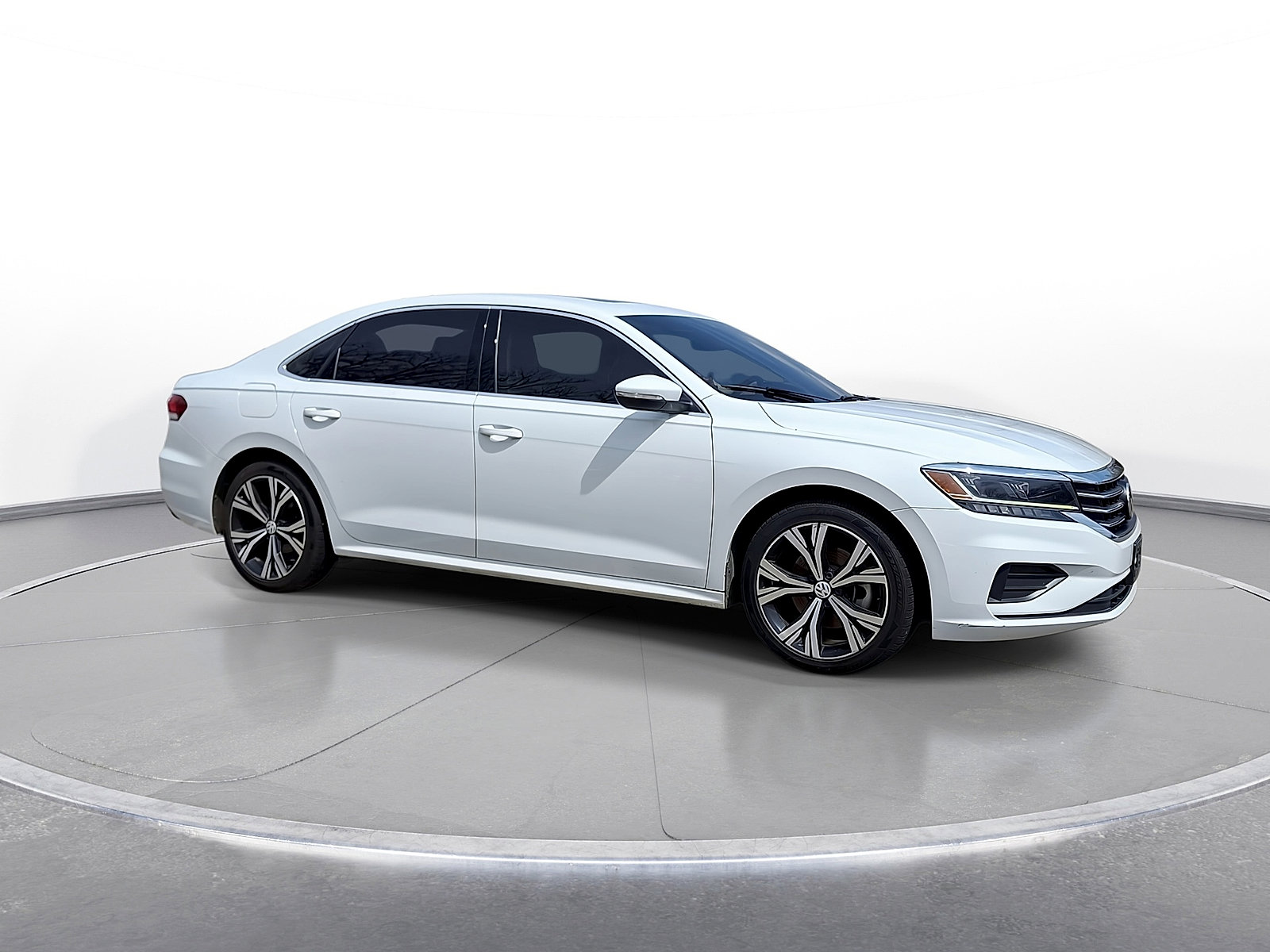 Used 2021 Volkswagen Passat 2.0T SE FWD image 9