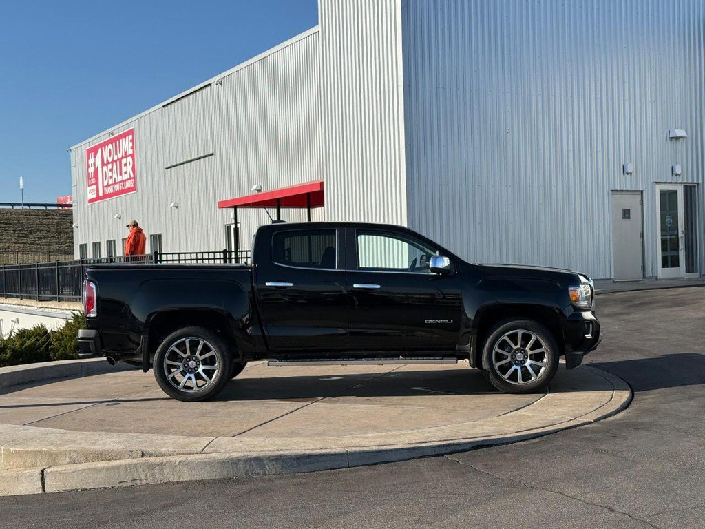 Used 2019 GMC Canyon Denali image 2