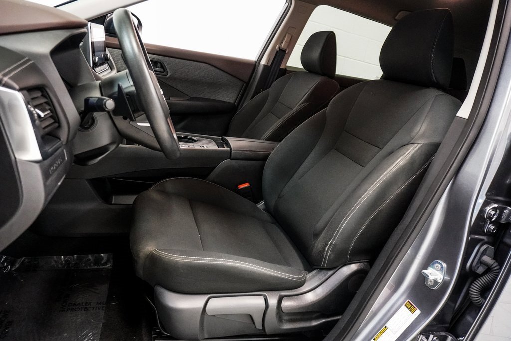 Used 2023 Nissan Rogue S image 6