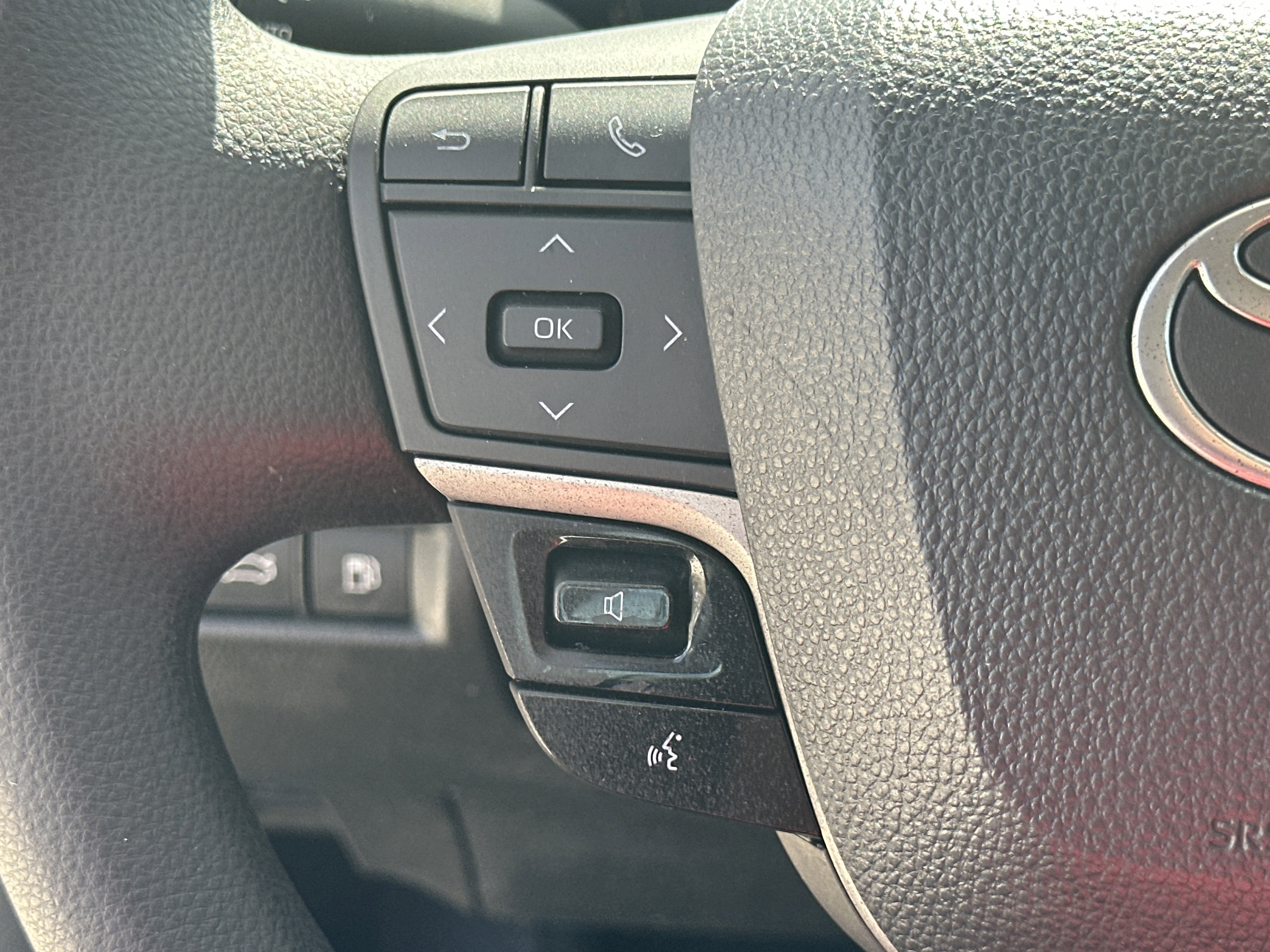 Used 2025 Toyota Camry LE image 24