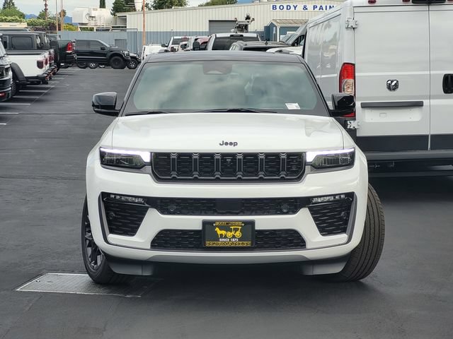 New 2026 Jeep Grand Cherokee Summit AWD/4WD image 2