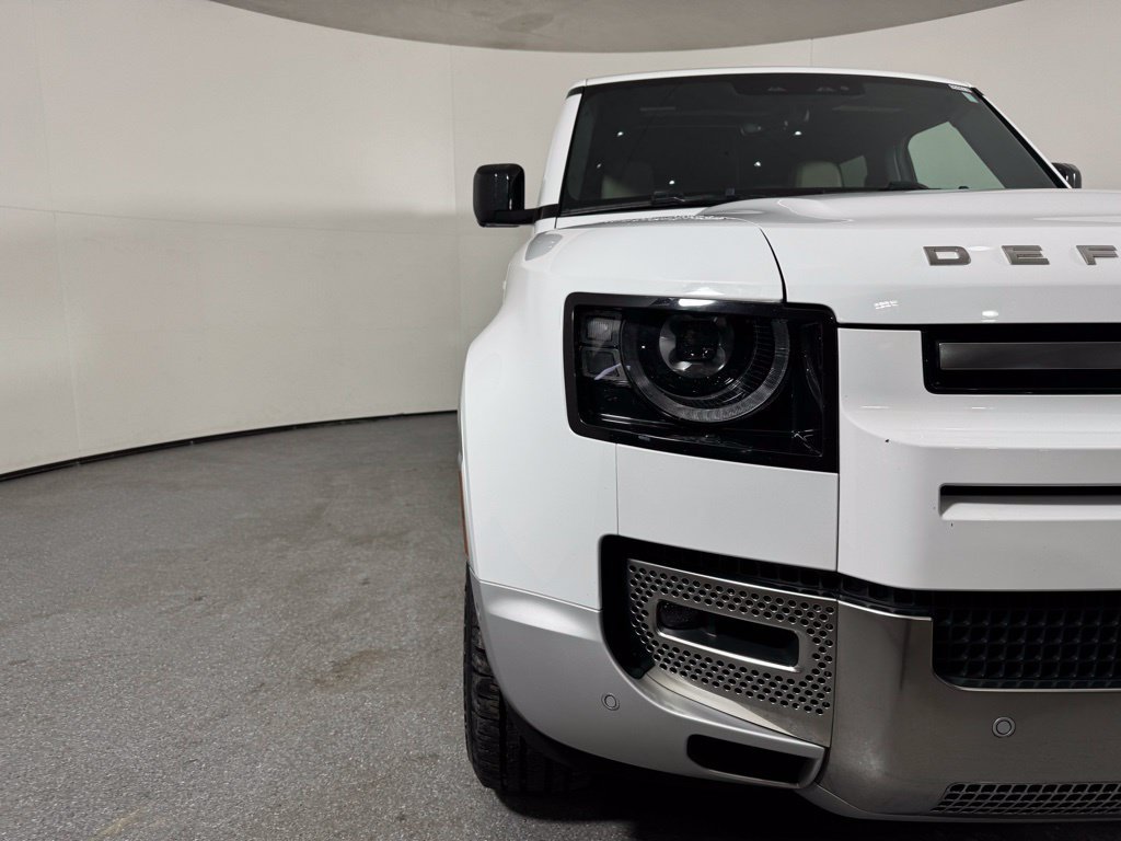 Used 2023 Land Rover Defender 130 SE AWD/4WD image 4