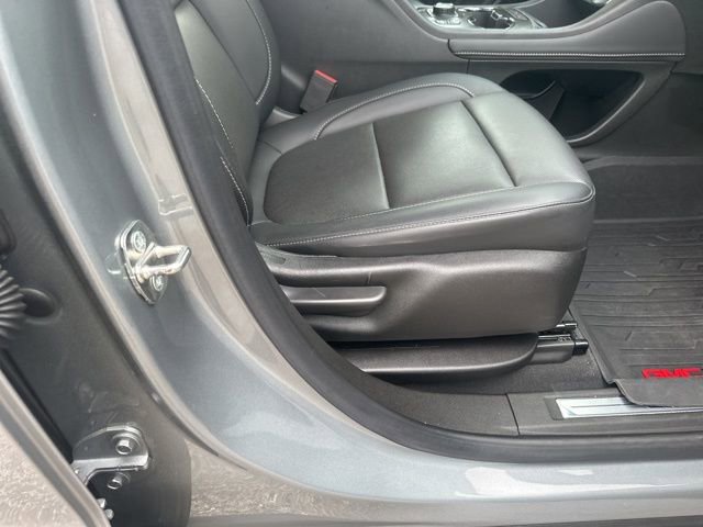 Used 2023 GMC Acadia SLT image 33