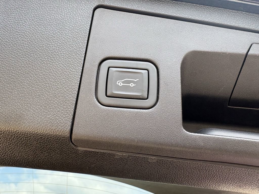 Used 2024 Cadillac XT4 Luxury w/ Cold Weather Package image 23