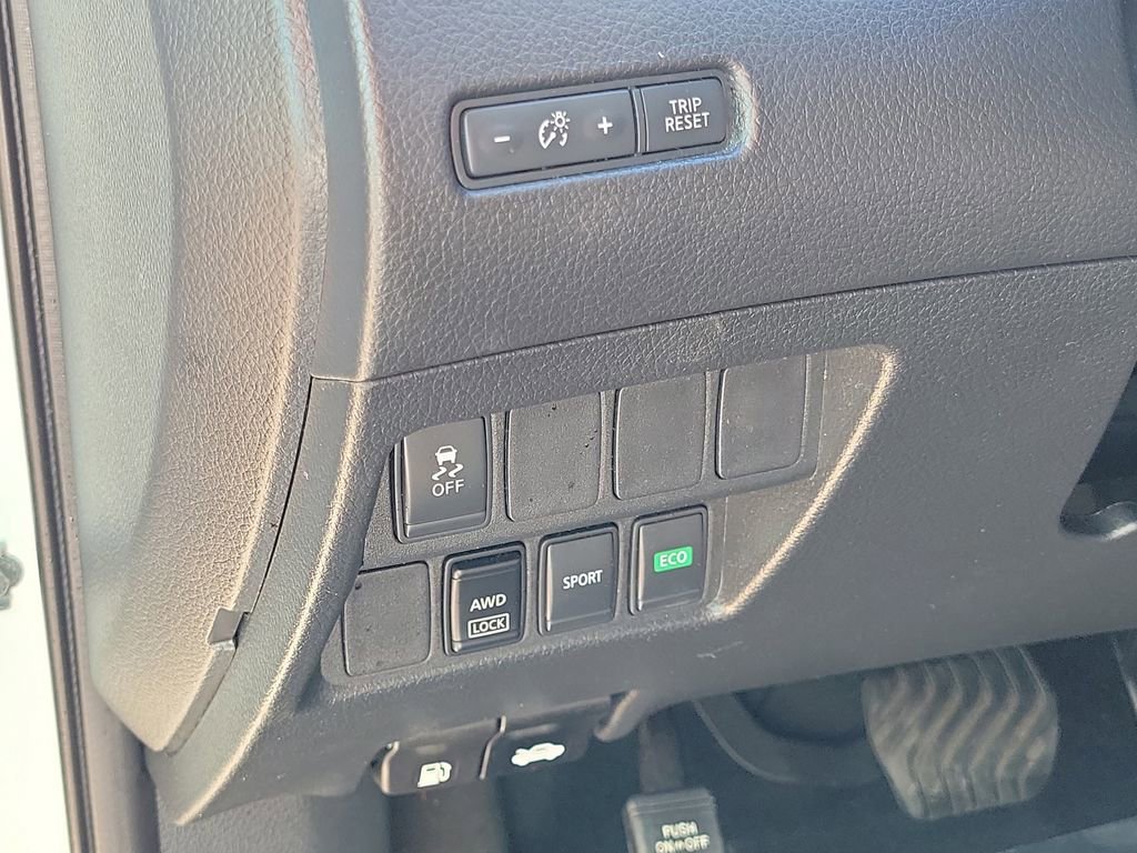 Used 2017 Nissan Rogue S image 25