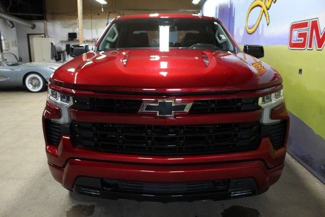 Used 2024 Chevrolet Silverado 1500 RST w/ Z71 Off-Road Package AWD/4WD image 2