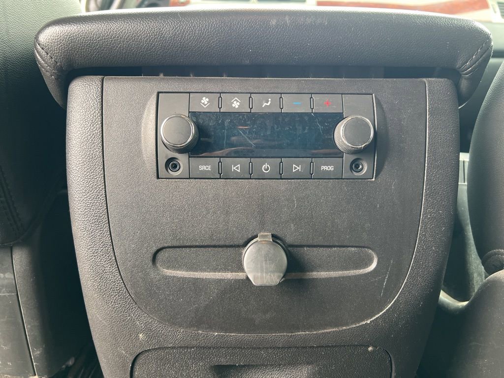 Used 2011 Chevrolet Suburban LT image 25