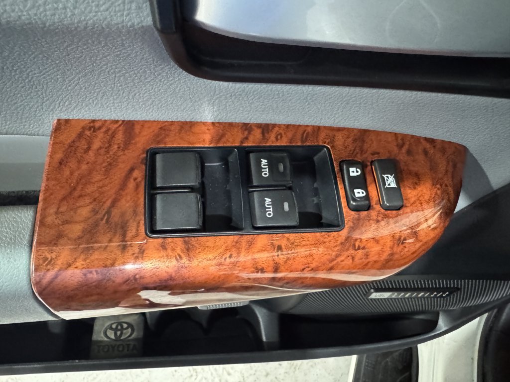 Used 2018 Toyota Sequoia Platinum AWD/4WD image 18