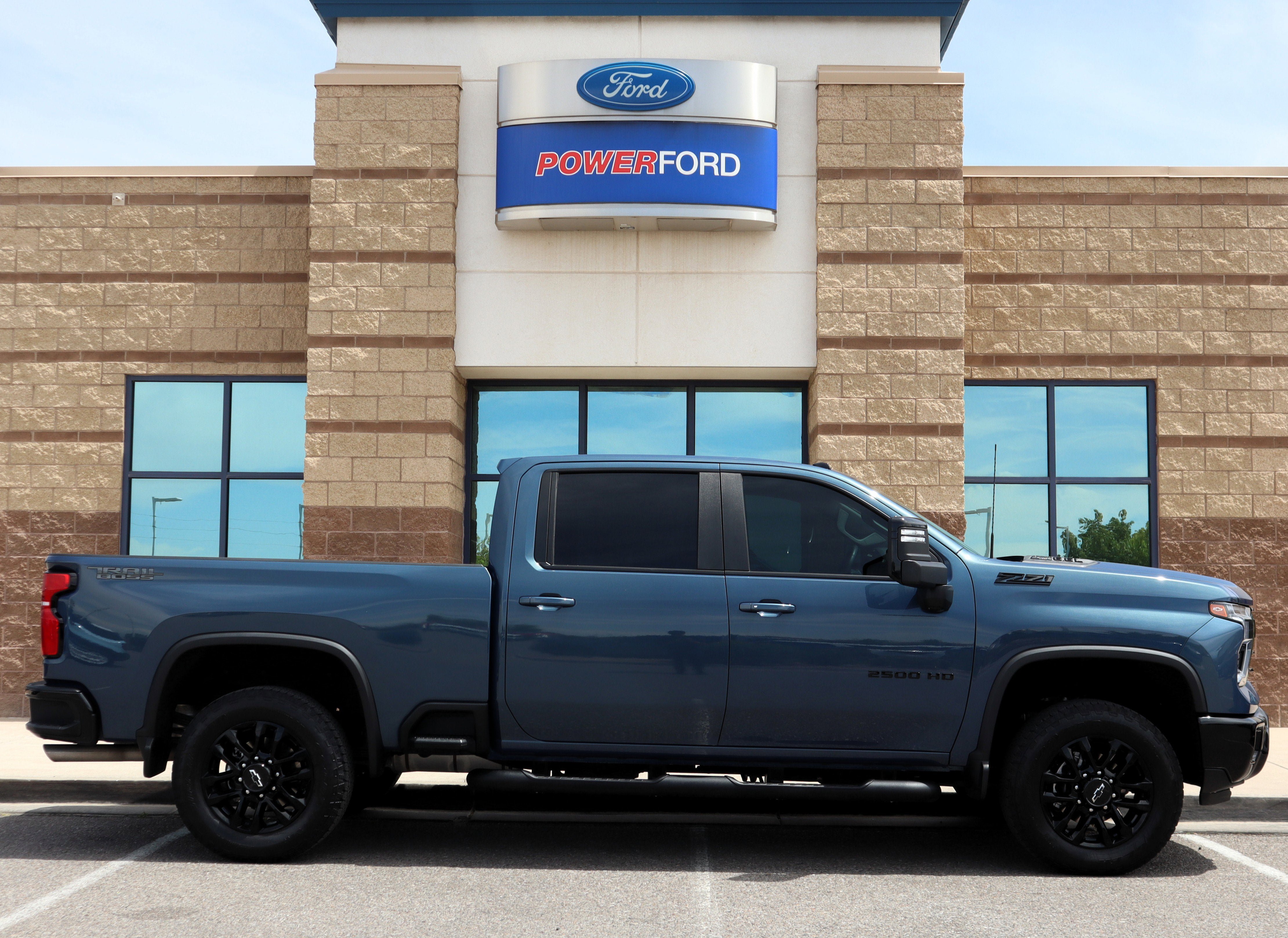 Used 2025 Chevrolet Silverado 2500 LT w/ Trail Boss Package AWD/4WD image 5