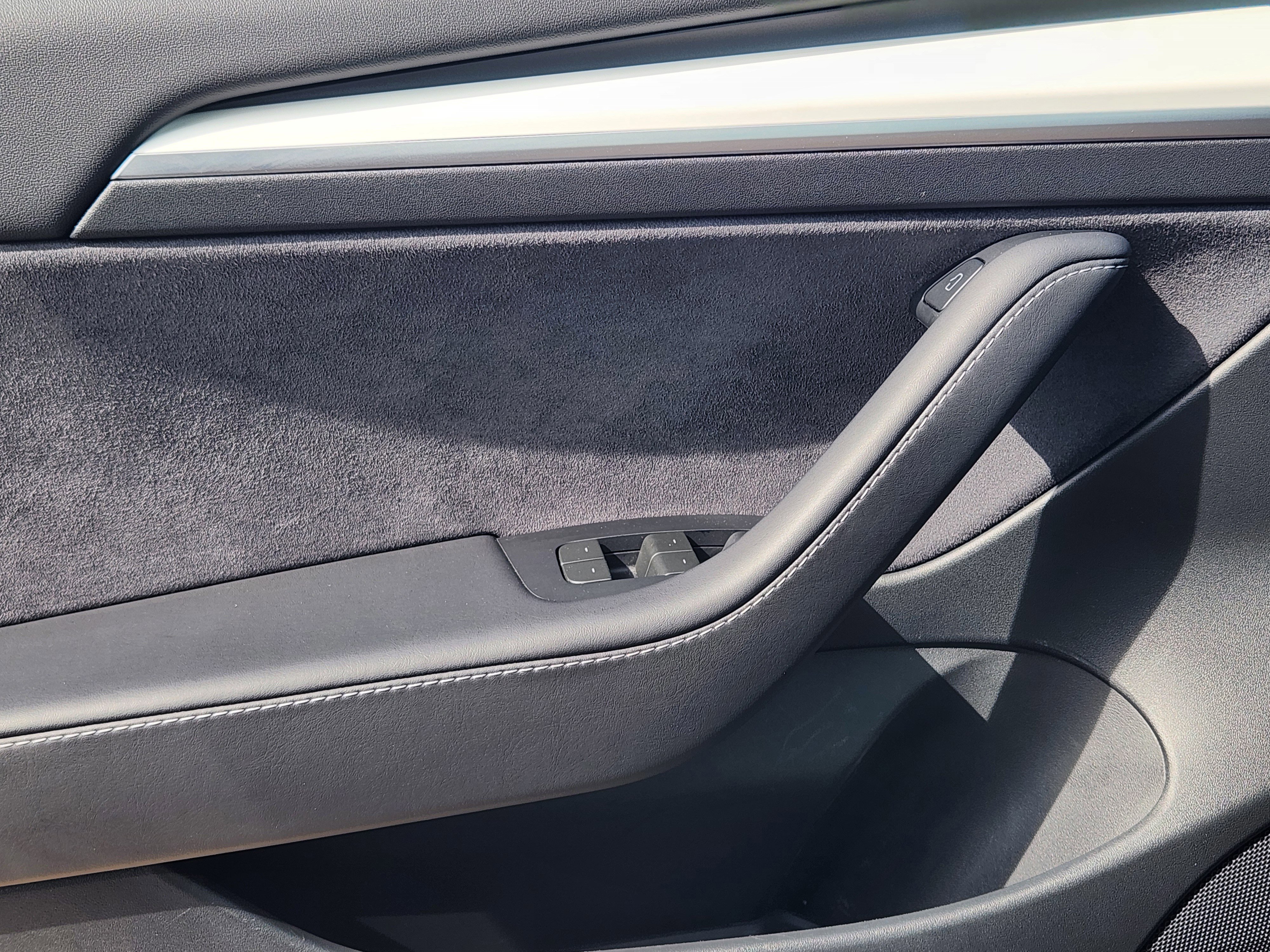 Used 2023 Tesla Model 3 Standard Range image 18