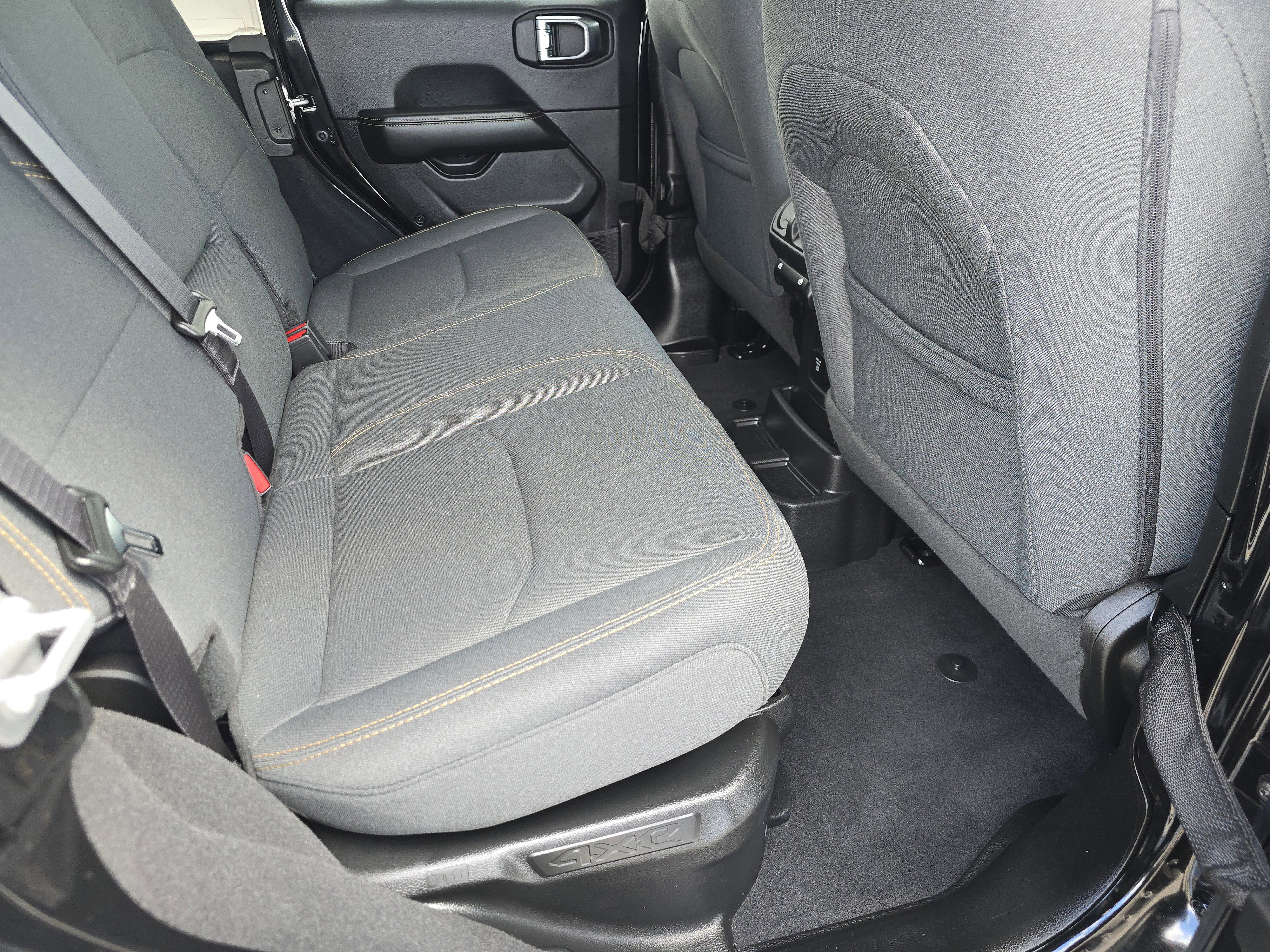 Used 2025 Jeep Wrangler Sahara image 18