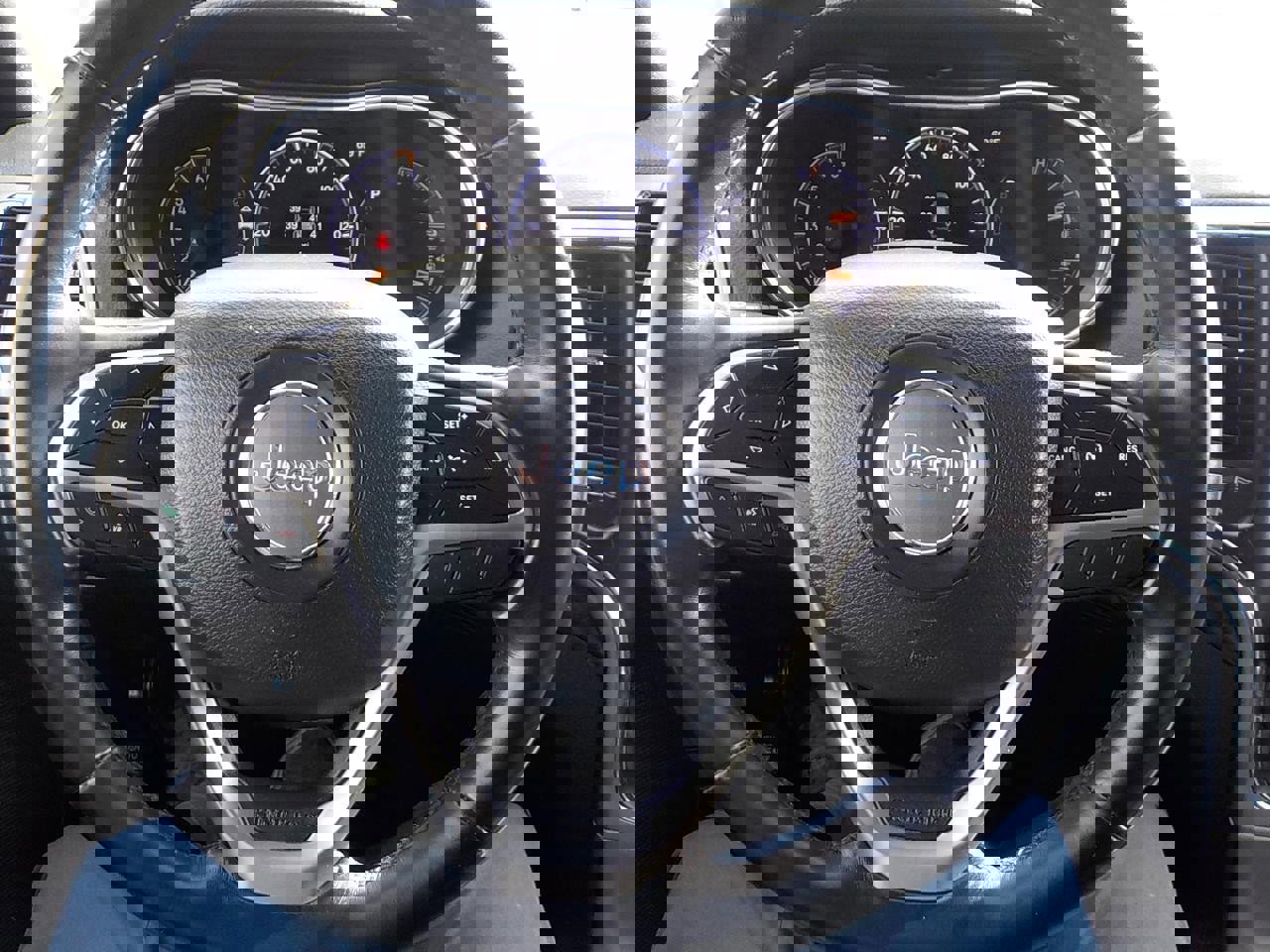 Used 2020 Jeep Grand Cherokee Laredo image 14