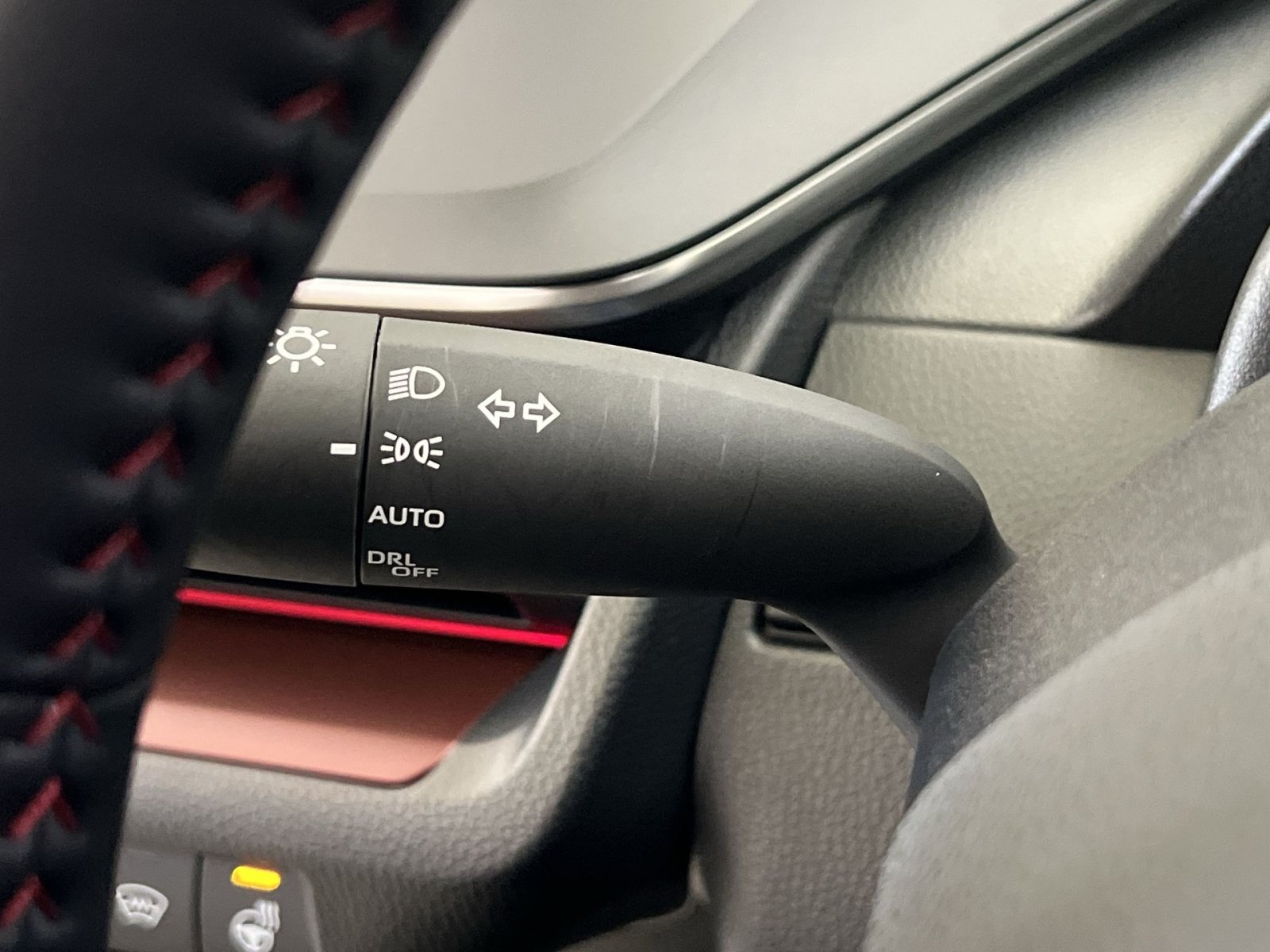 Used 2026 Toyota Prius Plug-In Hybrid FWD image 38