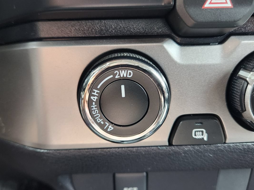 Used 2019 Toyota Tacoma SR5 AWD/4WD image 25