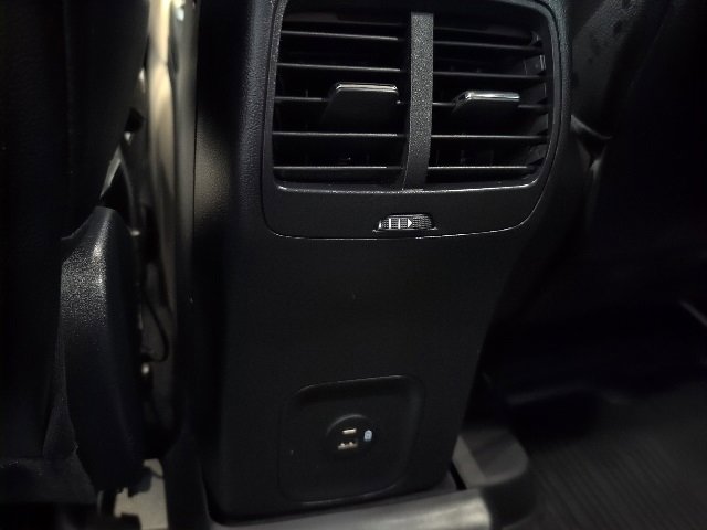 Used 2020 Ford Escape Titanium image 27