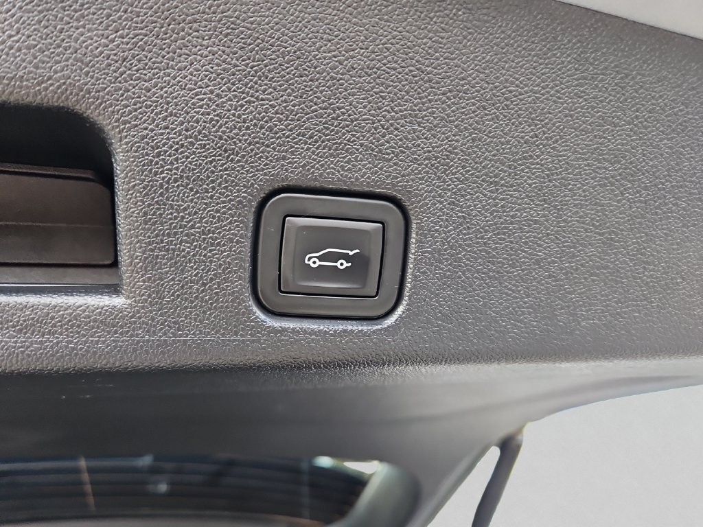 Used 2024 Chevrolet Traverse LS w/ Midnight/Sport Edition AWD/4WD image 21