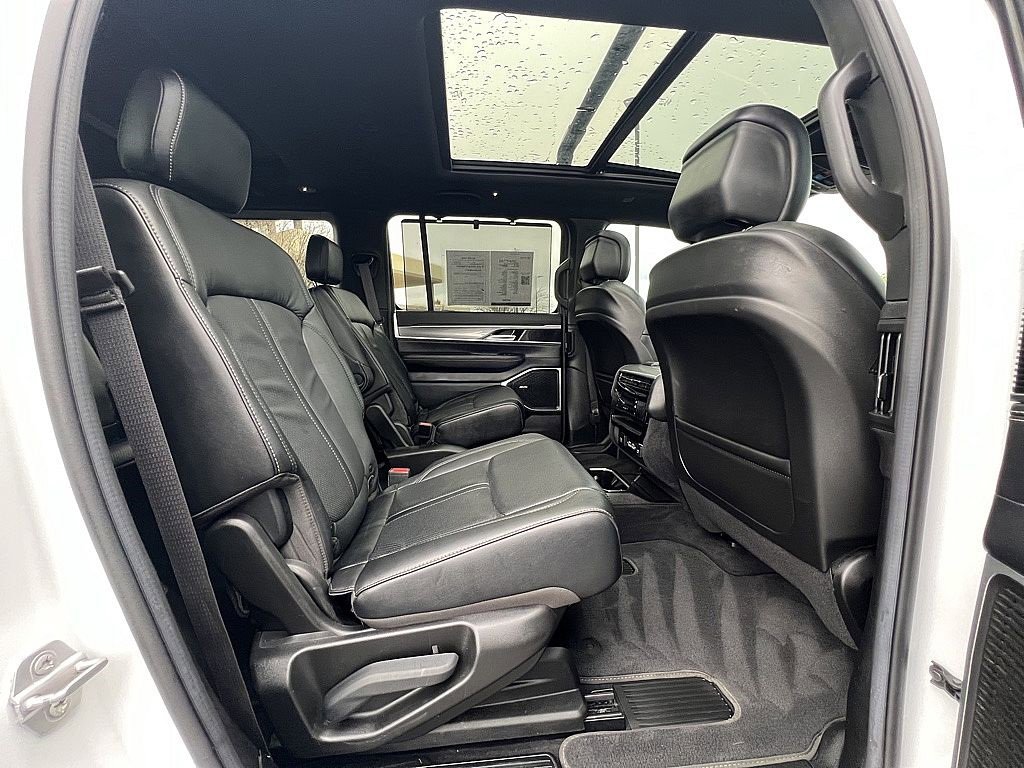 Used 2022 Jeep Wagoneer Series III image 28