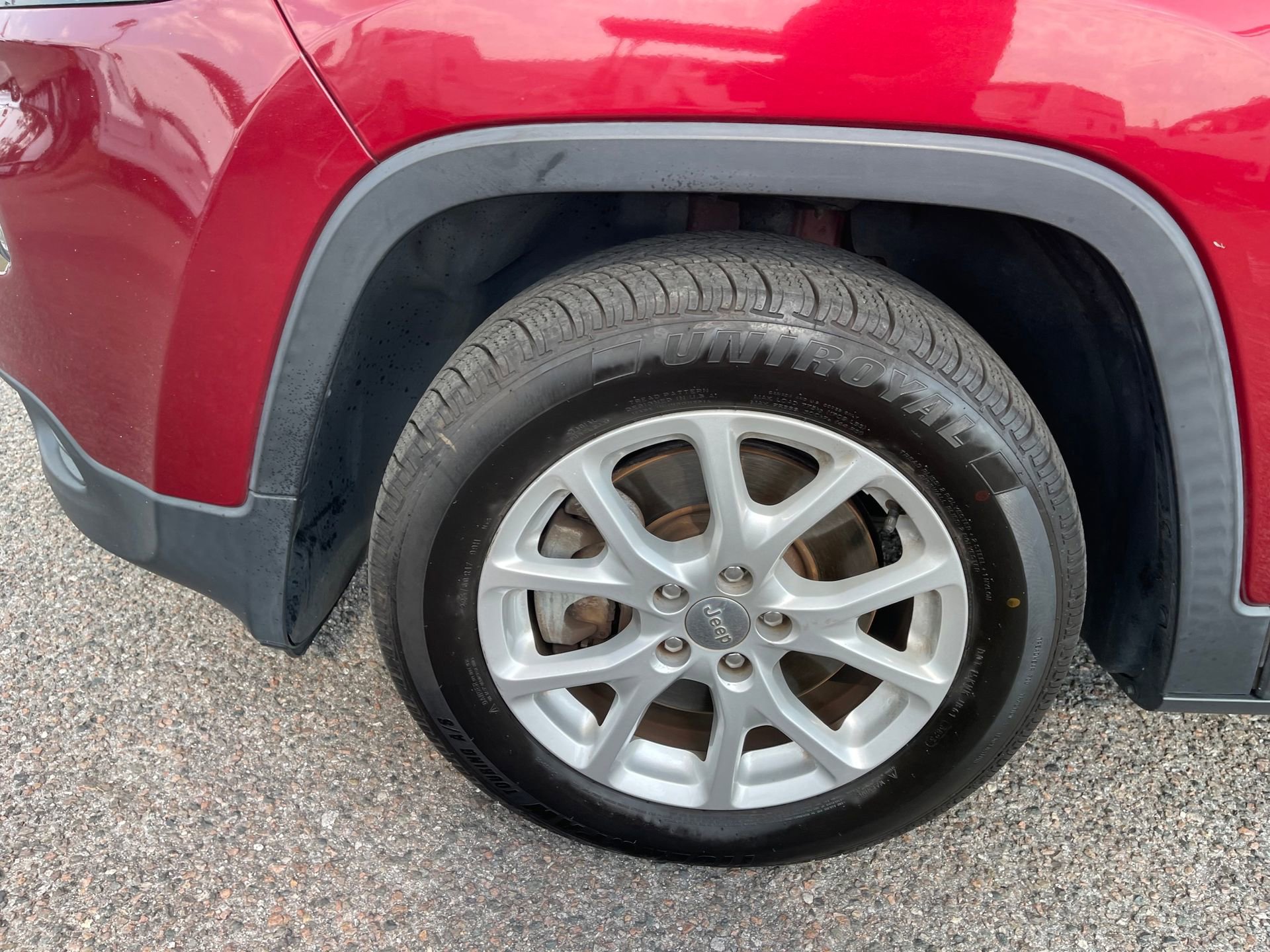 Used 2017 Jeep Cherokee Sport FWD image 10