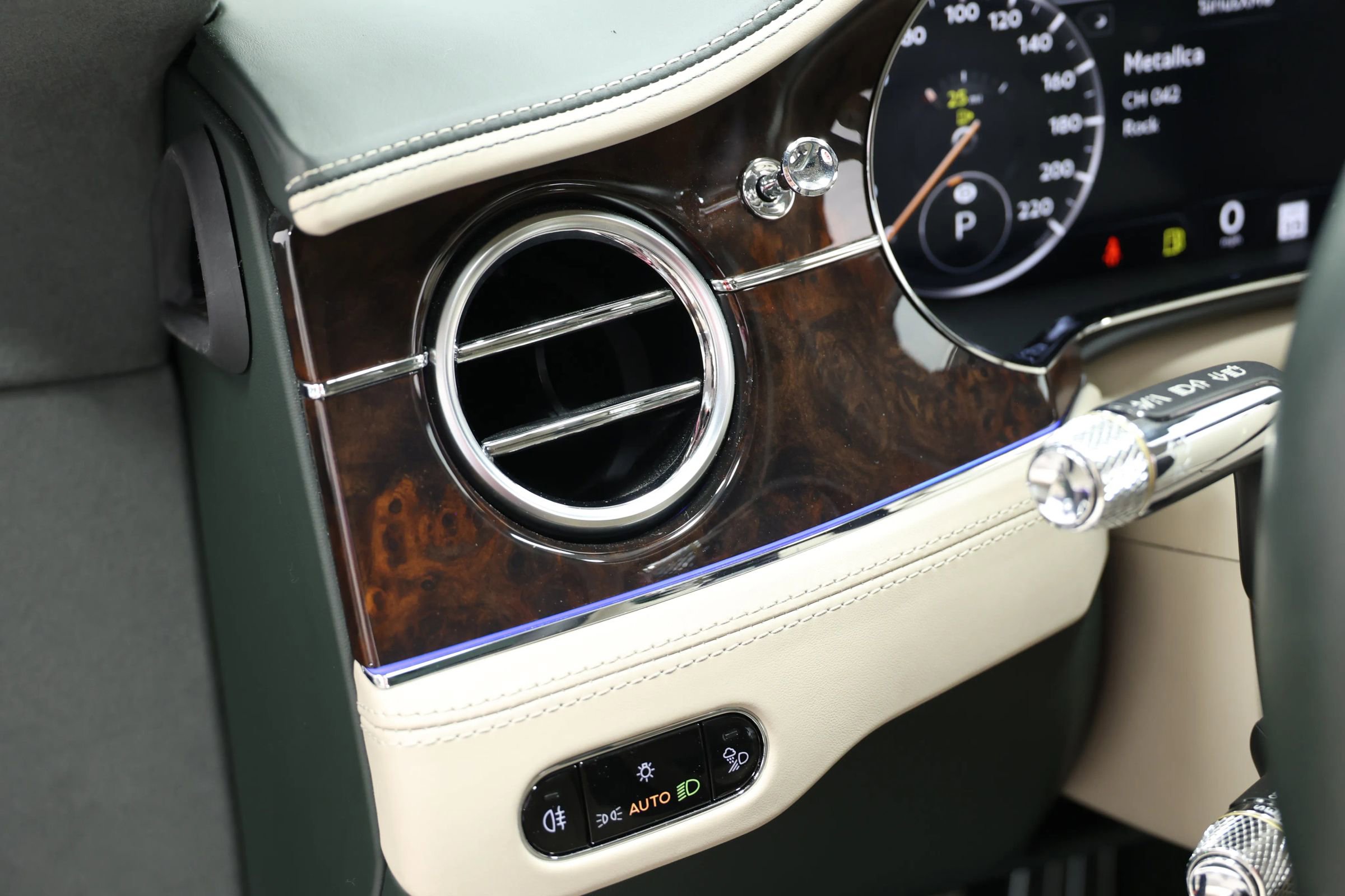 Used 2021 Bentley Continental GT image 25