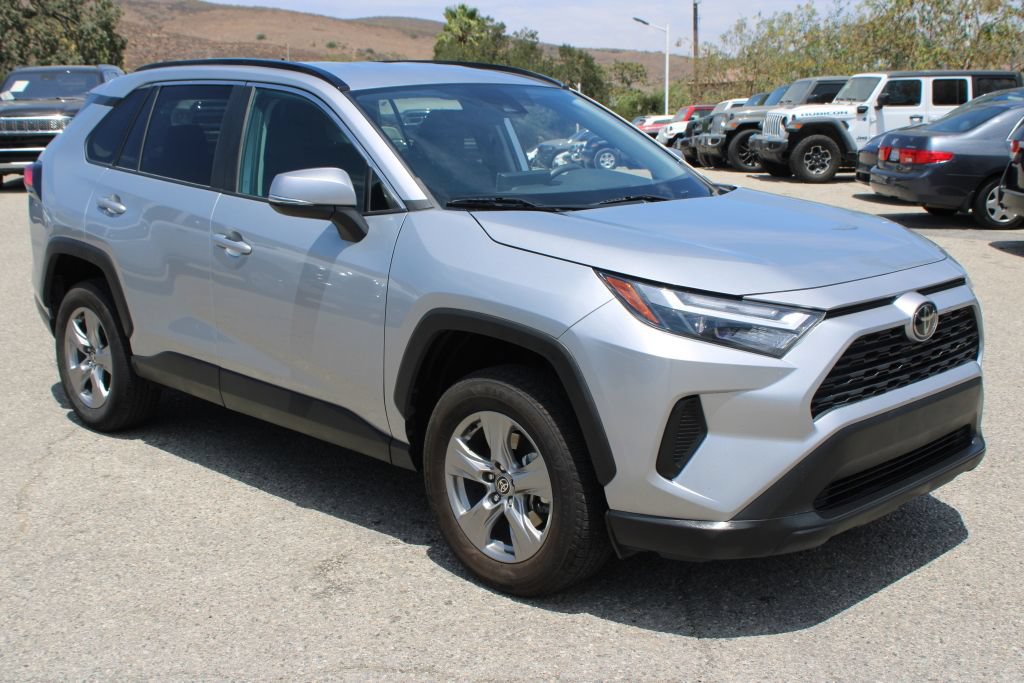Used 2024 Toyota RAV4 XLE AWD/4WD image 3