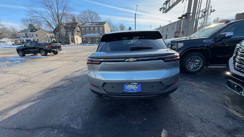 New 2026 Chevrolet Equinox EV LT image 3