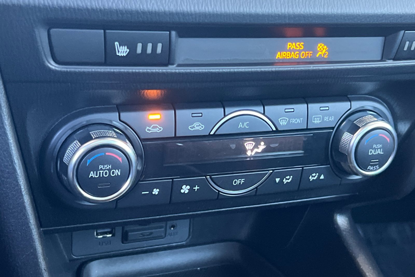 Used 2018 MAZDA MAZDA3 Touring image 20