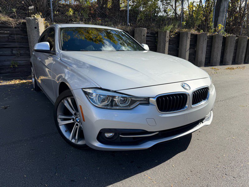 Used 2018 BMW 330i Sedan image 3