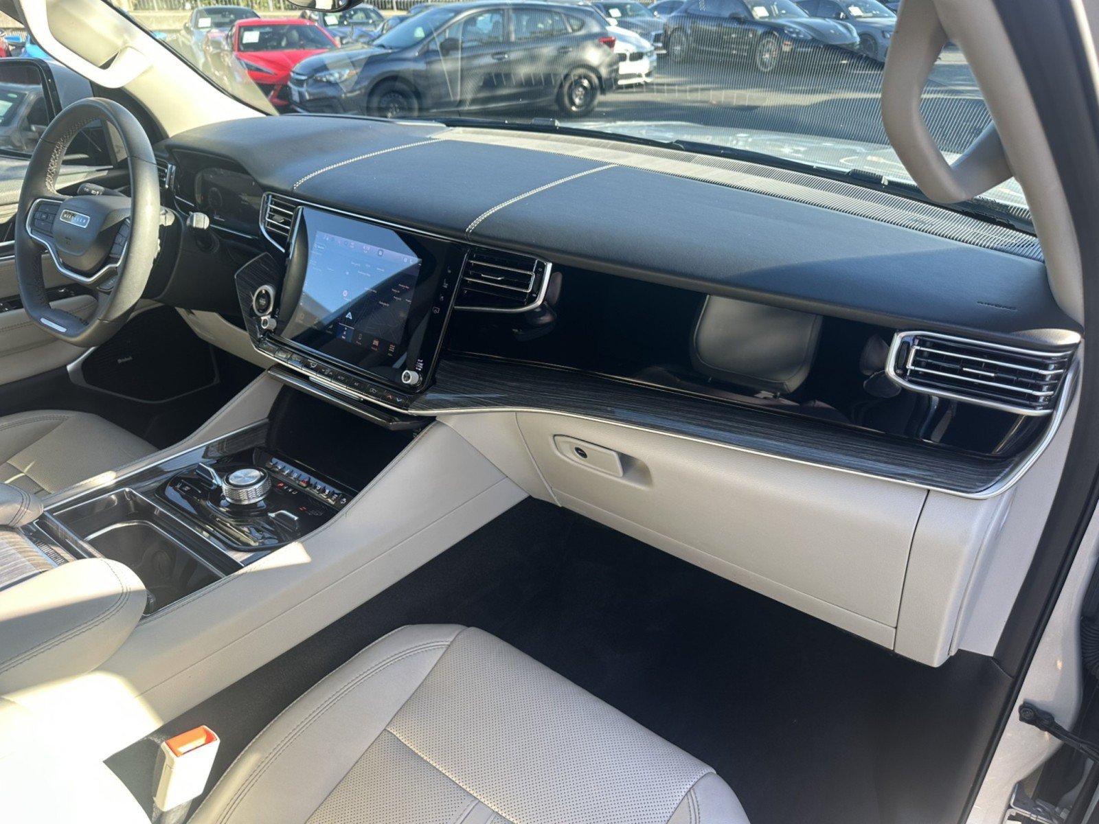 Used 2022 Jeep Wagoneer Series III w/ Premium Group I AWD/4WD image 21