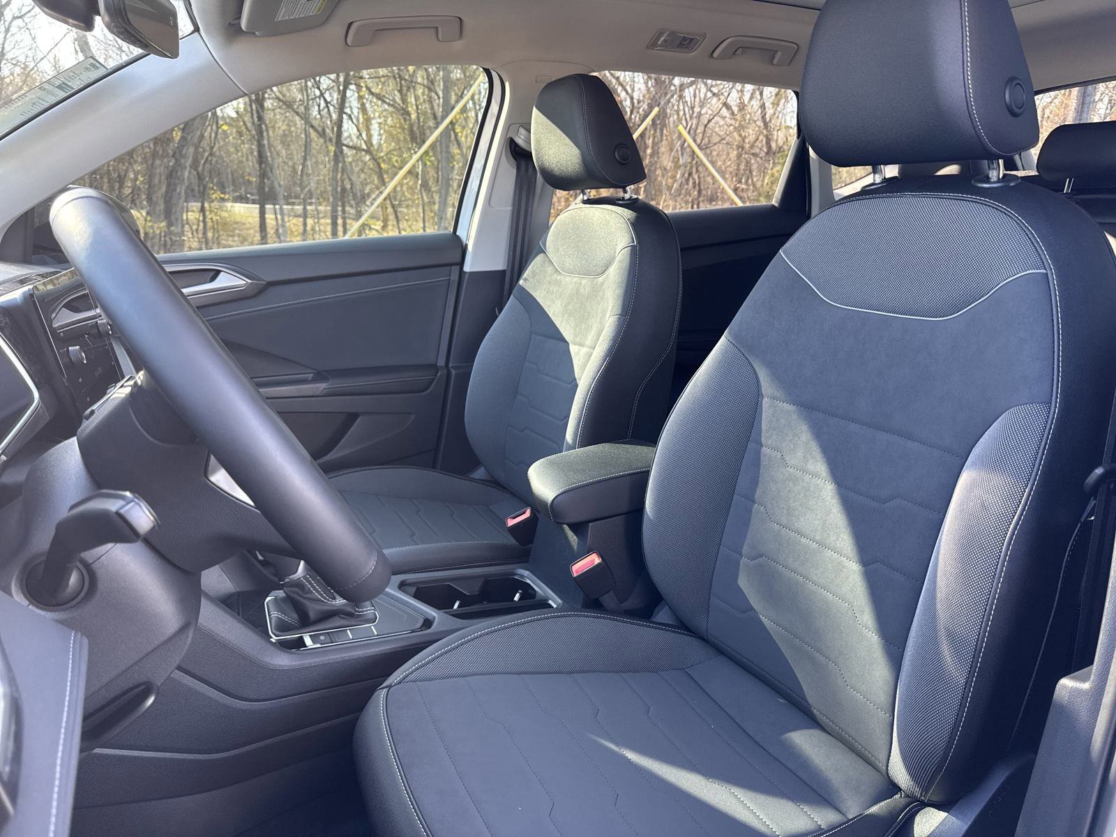 Used 2025 Volkswagen Taos SE image 40