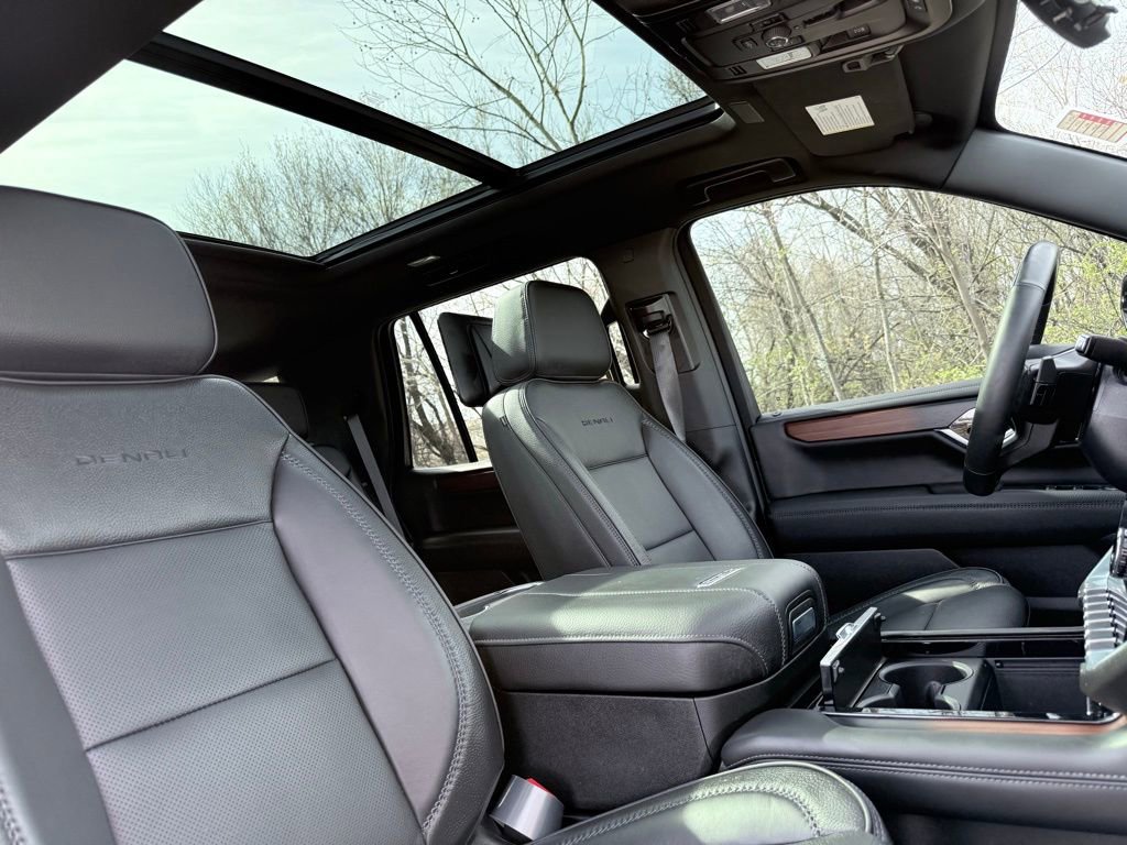 Used 2025 GMC Yukon Denali w/ Denali Reserve Package image 54