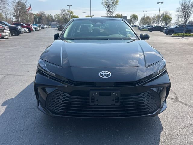 Used 2025 Toyota Camry LE image 2