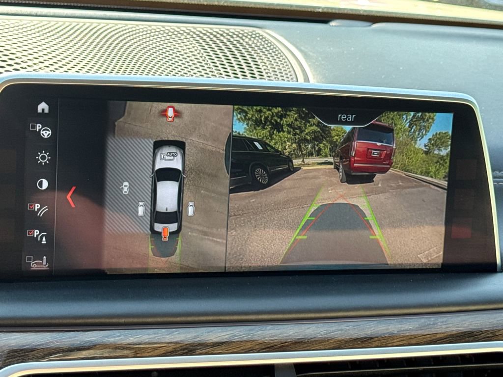 Used 2018 BMW 750i image 32