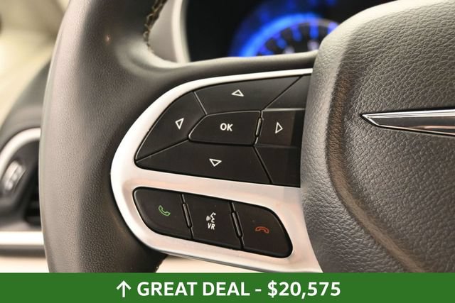 Used 2023 Chrysler Pacifica Touring-L FWD image 33