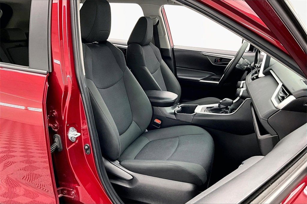 Used 2024 Toyota RAV4 LE image 7