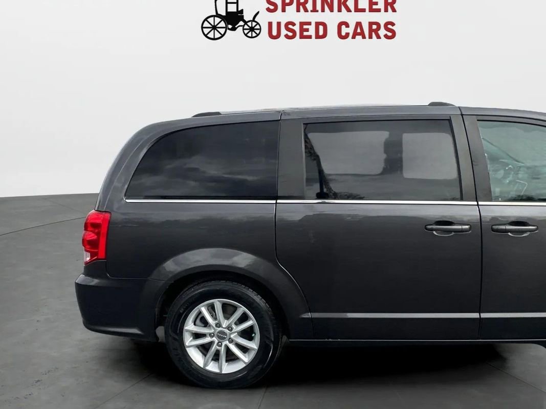 Used 2019 Dodge Grand Caravan SXT image 5
