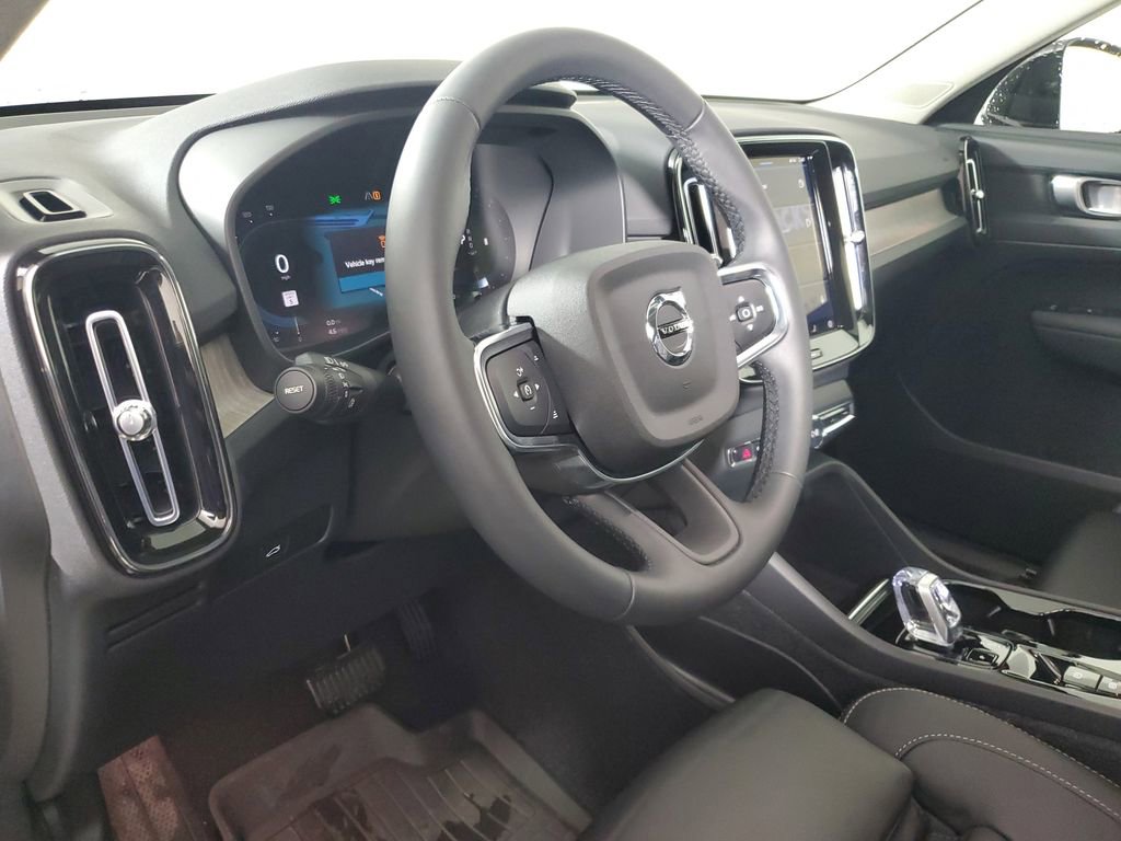 Certified 2023 Volvo XC40 B5 Plus w/ Protection Package Premier image 26