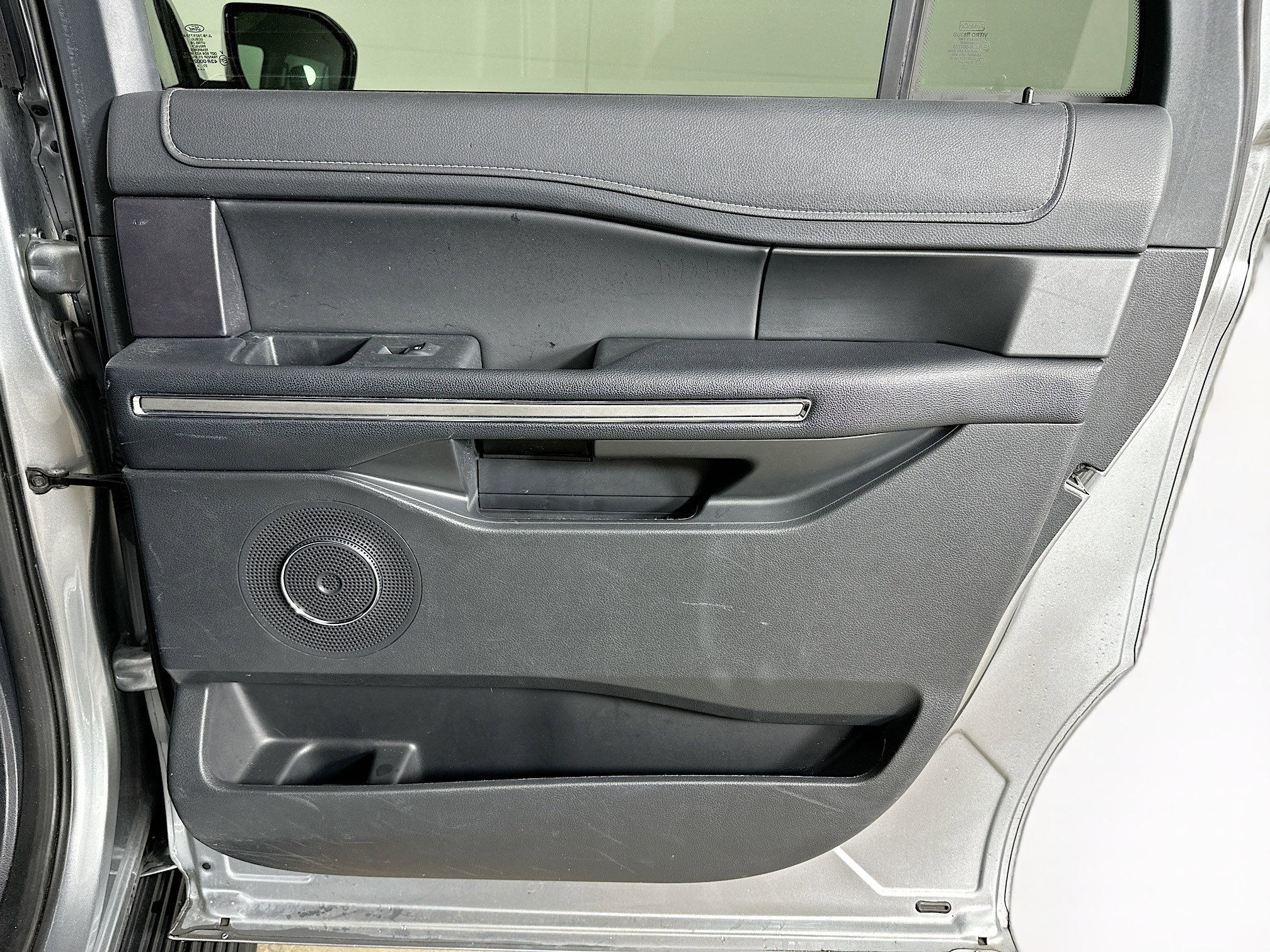 Used 2024 Ford Expedition Max XLT image 32