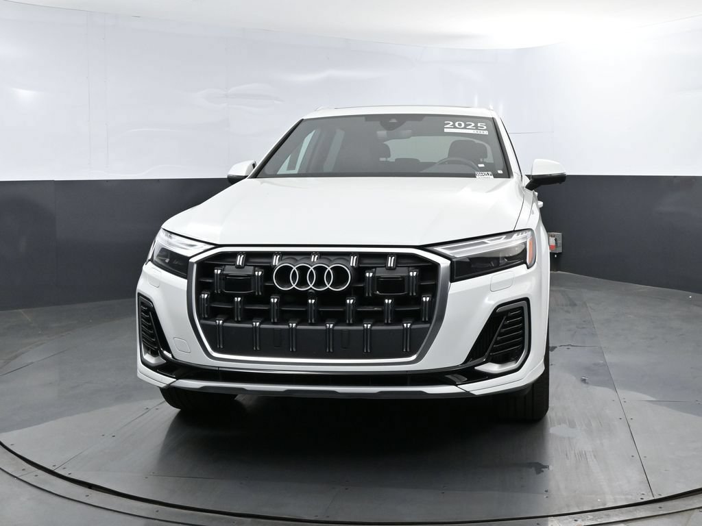 Used 2025 Audi Q7 3.0T Premium w/ Convenience Package AWD/4WD image 2