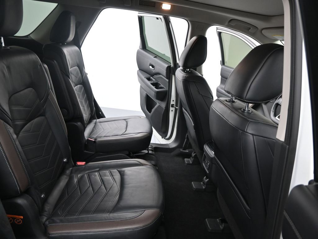 Used 2022 Nissan Pathfinder Platinum w/ Cargo Package image 13