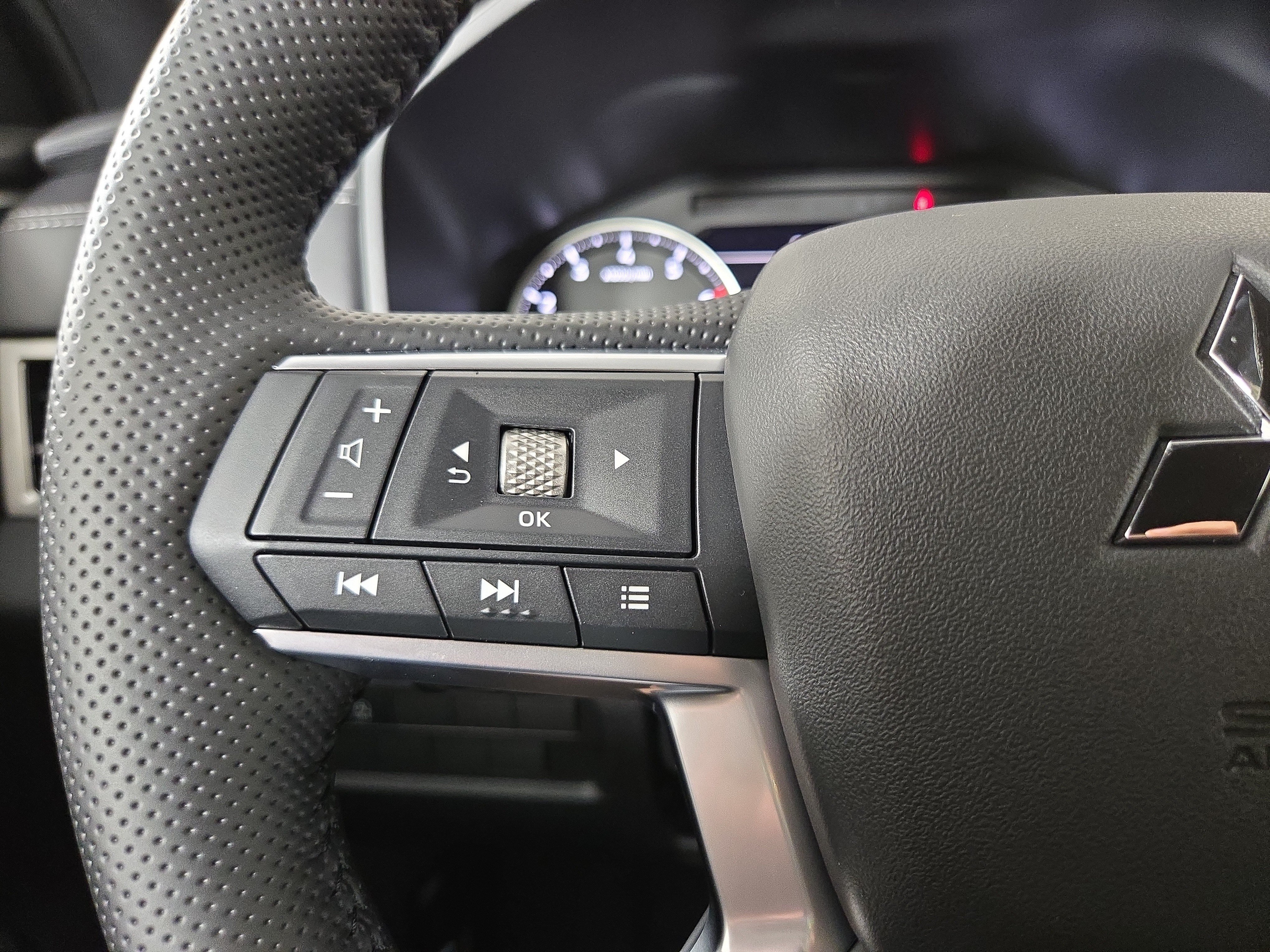 New 2026 Mitsubishi Outlander LE AWD/4WD image 15