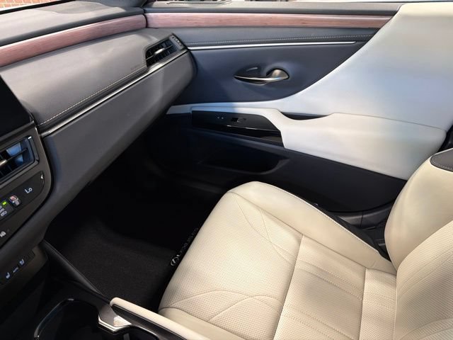 Used 2025 Lexus ES 300h w/ Technology Package FWD image 22